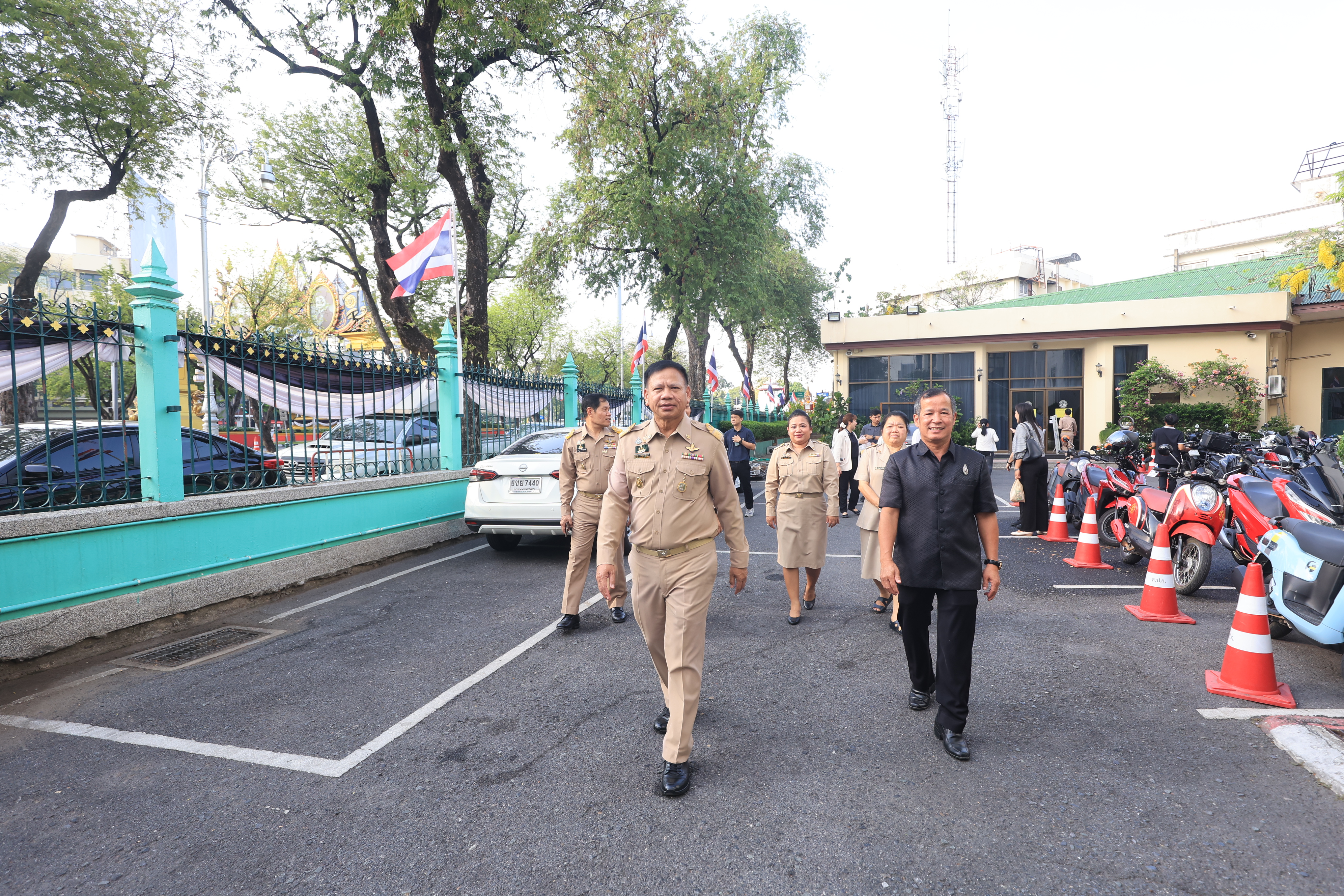 title - ผู้ตรวจราชการกรม ส.ป.ก. สักการะสิ่งศักดิ์สิทธิ์และรายงานตัวเนื่องในโอกาสเข้ารับตำแหน่งใหม่